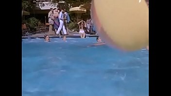 Preview 2 of Promi Sex Filme - Simon &amp_ Simon: Sexy Bikini Girl