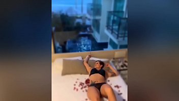 Preview 4 of Analidn - sentei gostoso no pau do amigo do marido loira gostosa milf de bunda grande senta no pau grande e fica gemendo assista agora o video completo