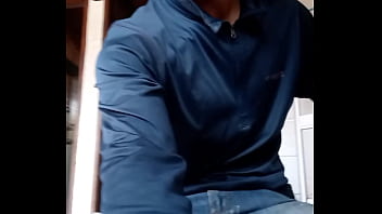 Preview 1 of Seachchudi Video - Trabajador con pene grueso cabeza rosada deslechando
