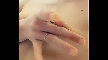 Preview 1 of Publik Dis - SNAP COMPILATION - jeune fille sexy,  excit&eacute_e se gode Son petit cul &amp_ sa chatte dans son bain !