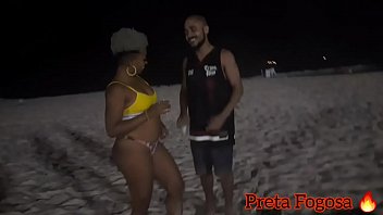 Preview 4 of Indian Any Fuck8ng - Camelo ficou de pau duro olhando  a novinha exibindo a buceta grande na praia