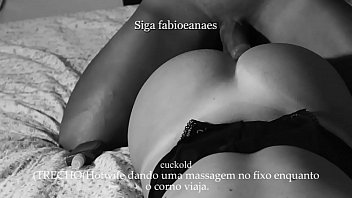 Preview 2 of Sonny Lione Xxxvideo - Hotwife safada massageando o pauz&atilde_o do fixo enquanto o corno teve que fazer uma viagem. Ela filmou tudo para ele. (Trecho)