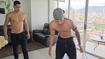 Preview 1 of Kylie Grey - Mis hermanastros me ayudaban con la mudanza y se pusieron calientes as&iacute_ que les di a probar mi co&ntilde_o rosa-MOLLY SMITH-PARTE 1