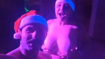 Preview 1 of Little Gril In Sex - Natal cheio de tes&atilde_o com milf gostosona e Saymon Fitness gozando farto no RED