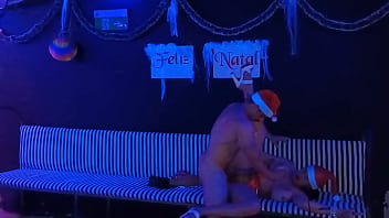 Preview 4 of Little Gril In Sex - Natal cheio de tes&atilde_o com milf gostosona e Saymon Fitness gozando farto no RED