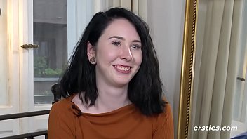 Preview 2 of Oly Mom Porn - Joana ERSTES Mal vor der Kamera