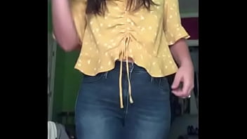 Preview 1 of Munecas Inflables - Amiga mostrando sus tetas y culote