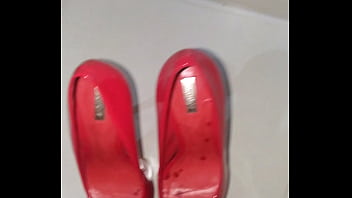 Preview 2 of Seachchester Vicky - Usando scarpin e dando uma super gozada no Peep toe Schutz vermelho da namorada