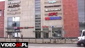 Preview 1 of Zimnie Primanki - Polskie porno - Zaliczamy galeriankę