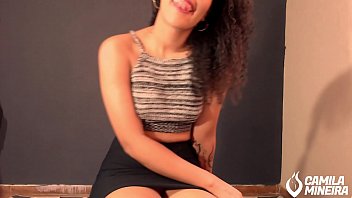 Preview 1 of Sex Vidio X - Novinha Safada Se Exibindo de micro saia,  Rebolando Gostoso e mostrando os peitos para voce GOZAR |