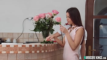 Preview 1 of Film Sexu - Man gives his stepmom gf for present