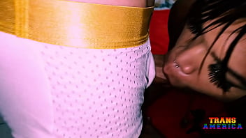 Preview 3 of Mommy Bangs Teen Com - Namorado da minha sobrinha e uma del&iacute_cia enquanto ela estava na escola fudemos gostoso