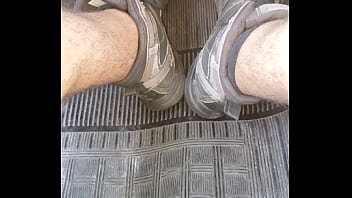 Preview 3 of Baabe - dirigindo de botas chulezentas