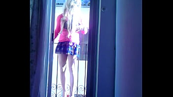 Preview 4 of Jennifer Lopez Nude Sex Video - Lili cd sumisa con tacones rojos se asoma al balc&oacute_n para recibir un cliente