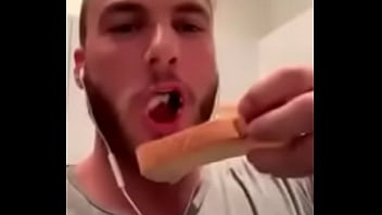 Preview 3 of Suegras Culonas Gorditas Xxx - Willian Seed comendo p&atilde_o com porra.
