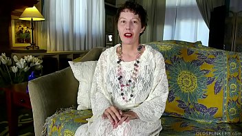 Preview 1 of Com Out Porn Com - Anal loving mature lady fucks her tight little asshole