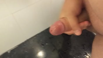 Preview 2 of Teens77 - Gozando no banheiro