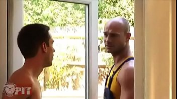 Preview 1 of U S A School Girl - Punheta para o Encanador Gostoso  Nathan Cox &amp_ Kurt Rogers