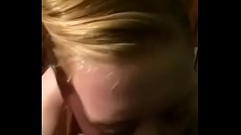 Preview 1 of Sex Girl Handjob - Jeune blonde aime sucer une grosse bite de noir avant de s&rsquo_r