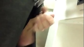 Preview 4 of Xxx Bilu Film Hd - Daddy gozando no banheiro