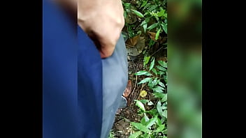 Preview 4 of Nargas Xxx All Pakistanu Adakra - Andado com o pau pra fora da bermuda no parque.