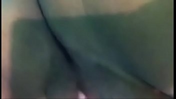 Preview 4 of Pirseng Porno - Se masturba con el perfume