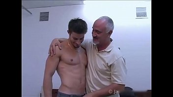 Preview 1 of Nina Old Family Movie - Mike Roberts Serviced L