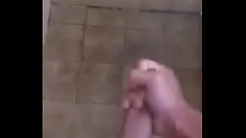 Preview 2 of Sixxx Full Hd Video Porna - Punheta no chuveiro da academia c/ gozada