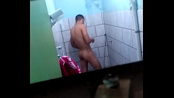 Preview 1 of Laa Baane Full Movie - Gravando o amigo no banho