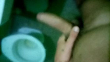 Preview 2 of Saggy Tits Gym - Una Buena Paja Par&aacute_ Pasar El tiempo