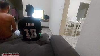 Preview 1 of South Africa Xxxvideo Hd - tive que fazer sexo com amigo do meu marido por causa de uma aposta,  mas fiquei com tes&atilde_o e acabei fazendo DP com os dois