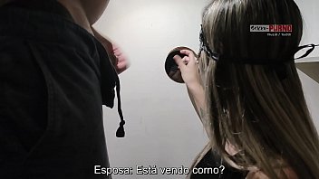 Preview 3 of Amber Peaches - Marido da Cristina Almeida com ela no gloryhole,  neg&atilde_o dotado entrou na cabine,  arrombou sua bucetinha e fez ela engolir todo o leitinho. │ C&acirc_mera Fixa - Completo no RED!