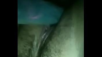 Preview 2 of Tight Bondage Lesbian - Masturbandome con un consolador hecho de mi plancha de cabello con condon.
