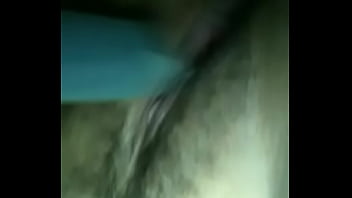 Preview 3 of Tight Bondage Lesbian - Masturbandome con un consolador hecho de mi plancha de cabello con condon.