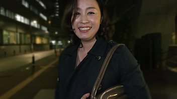 Preview 1 of Big Tits Public Sharking - 初撮り人妻、ふたたび。　水沢莉久