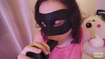 Preview 2 of Hamada Zanaty - O CONSOLO PRETO N&Atilde_O ME SATISFEZ,  ENT&Atilde_O PEDI PRO MEU VIZINHO ME AJUDAR A TERMINAR - Melina Bloom
