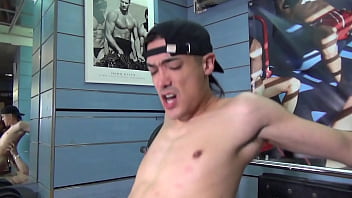 Preview 2 of Poppers Das - Bande annonce | Ultimate Room-Mate,  les colocs se d&eacute_chainent !