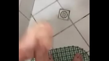 Preview 3 of Sex Gori Com - Batendo punheta no banho