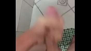 Preview 4 of Sex Gori Com - Batendo punheta no banho