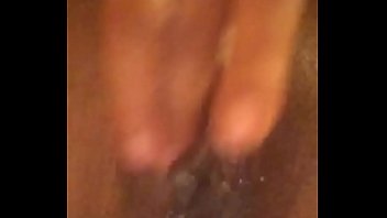 Preview 2 of Fuck Guetho Mom - Latina se masturba en el ba&ntilde_o