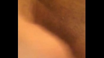 Preview 1 of Fuck Guetho Mom - Latina se masturba en el ba&ntilde_o