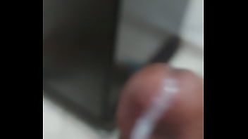 Preview 3 of Fake Massage Anal - Novinho batendo uma e gozando