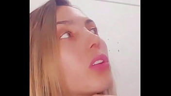 Preview 1 of Sis Wants Me - Vamo na video chamada antes de 11975740713