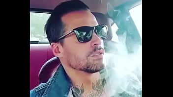 Preview 2 of Salle Dang - WWW.MAROMBAGAY.NET - Delicioso boy fumando no carro