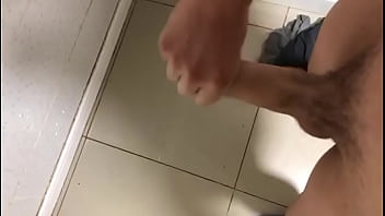 Preview 4 of Kagney Bachelor - Chileno jovencito se pajea antes de la ducha parte 2
