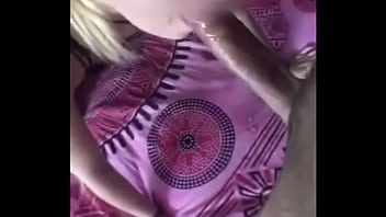 Preview 4 of Boobs Sucking Vidoes - Mamada de la Alemana en lencer&iacute_a sexy