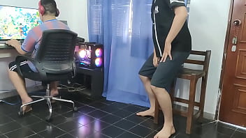 Preview 1 of Nikki Cola - Invito a Jugar a Mi Compradre y Termina Follandondo a Mi Esposa Se Corre a Chorros Squirt