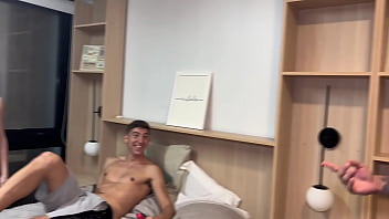 Preview 1 of Milfshore Game - La mu&ntilde_equita argentina Clarii Quinn cabalga dos enormes pollas DP y anal