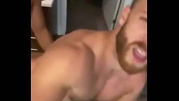 Preview 1 of Bas Karo Yar - Brogan NYC Gostoso Dando o cu para Coroa Tesudo
