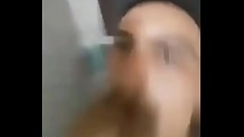 Preview 3 of Busty Mummy Hot - Novinha pede arrego pro novinho pirocudo no banheiro